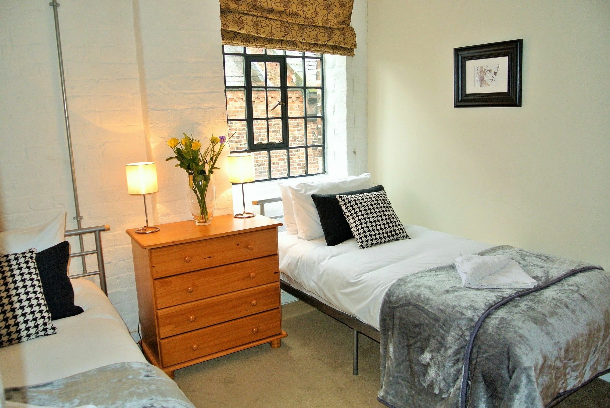 Oyo Approved Serviced Apartments Steam Mill Chester Exterior foto